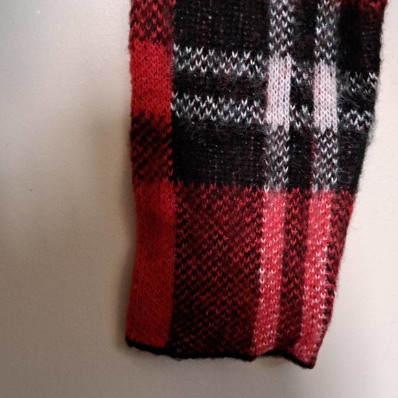 Weatherproof Vintage Plaid Bell-Sleeve Crop Sweater in Red Medium - Picture 4 of 8